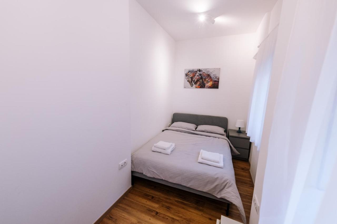 Appartamento Marshal Doctor Belgrado Esterno foto